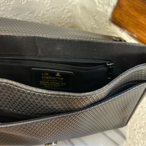 Vintage Liz Claiborne | 80’s Leather Navy Shoulder Bag - Picture 7 of 16